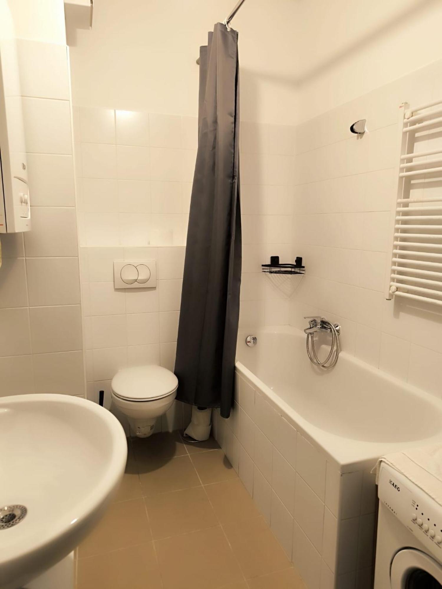 Pretty Apartment Next To Metro Station Відень Екстер'єр фото